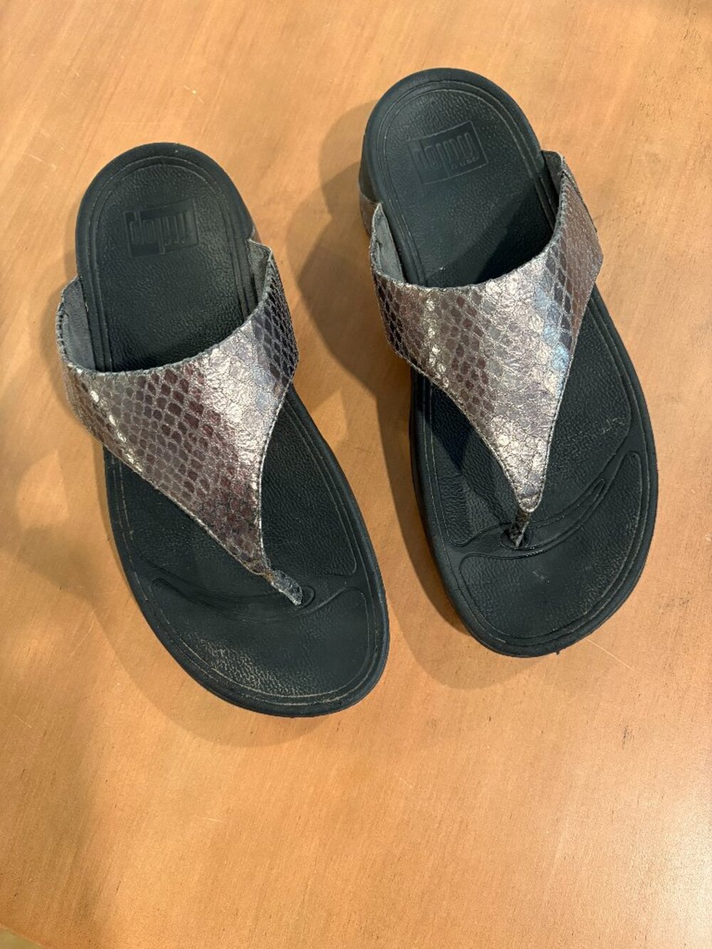 GUC Lulu Snakeskin Embossed Metallic Toe-Post Sandals, sz 7
